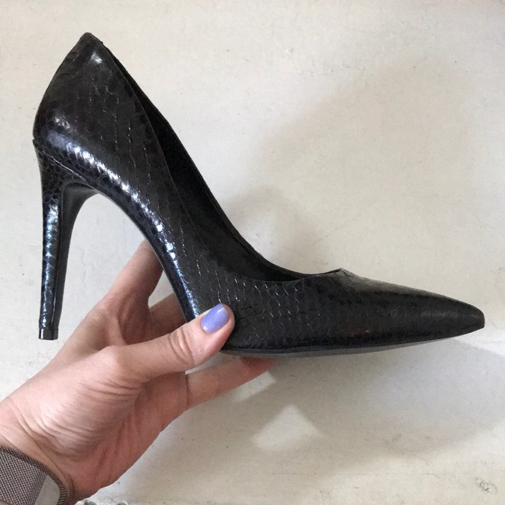 Vince Camuto black leather heels